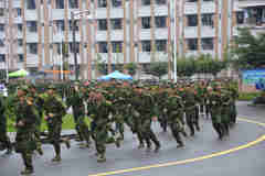 成都航院組織2015級新生開展應急疏散與消防演練