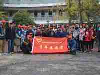 走進(jìn)敬老院，志愿者在行動(dòng)